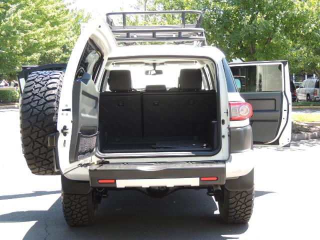 2013 Toyota FJ Cruiser 4X4 / DIFF LOCKS / LIFTED / 1-OWNER - Photo 14 - Portland, OR 97217