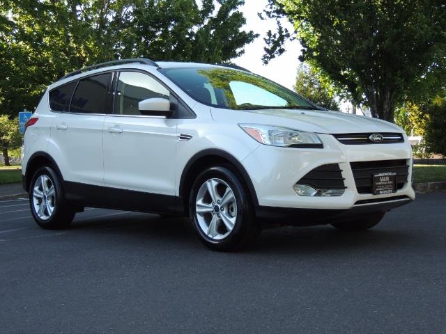 2014 Ford Escape SE / AWD / Panorama Sunroof/ Heated Seats / 1-OWNE - Photo 2 - Portland, OR 97217