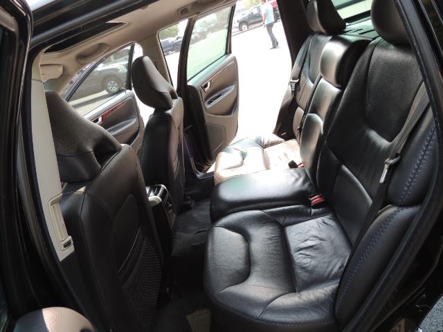 2006 Volvo XC70 2.5T / Cross Country / AWD / Leather /Heated seats - Photo 15 - Portland, OR 97217