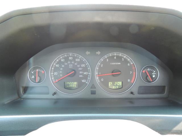 2006 Volvo XC70 2.5T / Cross Country / AWD / Leather /Heated seats - Photo 38 - Portland, OR 97217