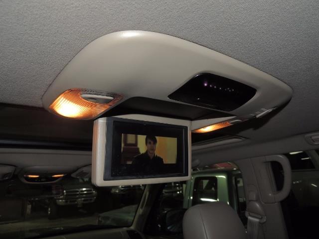 2006 Toyota Sequoia LIMITED 4X4 / 8 SEATS NAVi DVD / FRESH TIMING BELT - Photo 21 - Portland, OR 97217