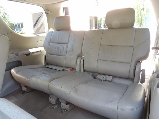 2006 Toyota Sequoia LIMITED 4X4 / 8 SEATS NAVi DVD / FRESH TIMING BELT - Photo 15 - Portland, OR 97217