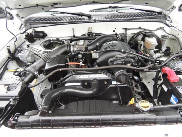 2004 Toyota Tacoma V6 2dr Xtracab / 4X4 / 5-SPEED / TRD SUPERCHARGED - Photo 32 - Portland, OR 97217