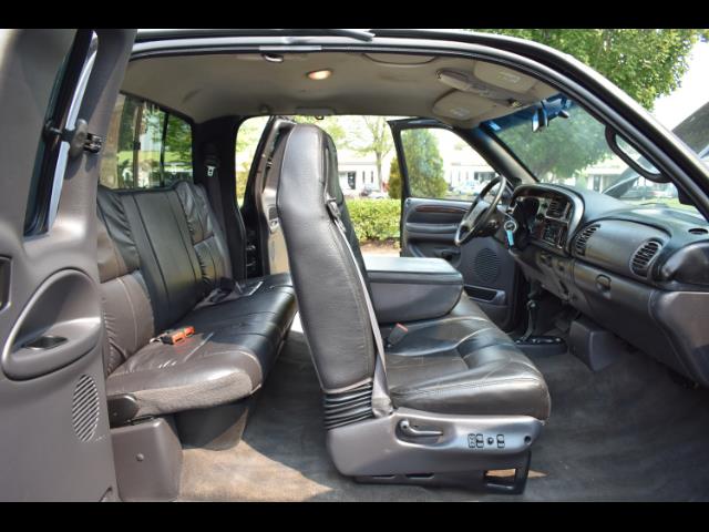 2001 Dodge Ram 2500 SLT Plus / 4X4 / 5.9L DIESEL / Leather / LIFTED - Photo 17 - Portland, OR 97217