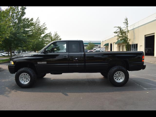 2001 Dodge Ram 2500 SLT Plus / 4X4 / 5.9L DIESEL / Leather / LIFTED - Photo 3 - Portland, OR 97217