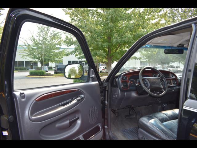 2001 Dodge Ram 2500 SLT Plus / 4X4 / 5.9L DIESEL / Leather / LIFTED - Photo 13 - Portland, OR 97217