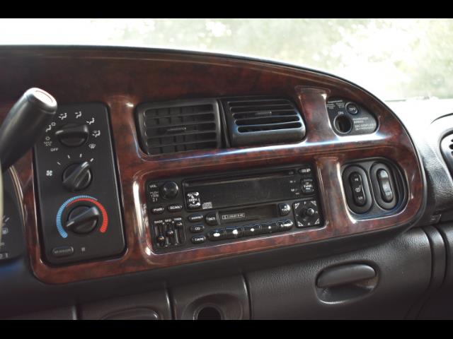 2001 Dodge Ram 2500 SLT Plus / 4X4 / 5.9L DIESEL / Leather / LIFTED - Photo 19 - Portland, OR 97217
