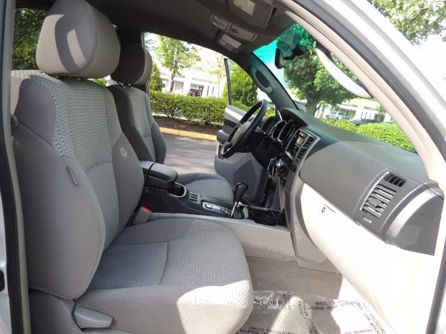 2007 Toyota 4Runner V6 4X4 / 3RD SEAT / DIFF LOCK / 1-OWNER / LIFTED - Photo 18 - Portland, OR 97217