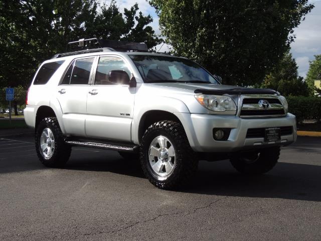 2007 Toyota 4Runner V6 4X4 / 3RD SEAT / DIFF LOCK / 1-OWNER / LIFTED - Photo 2 - Portland, OR 97217