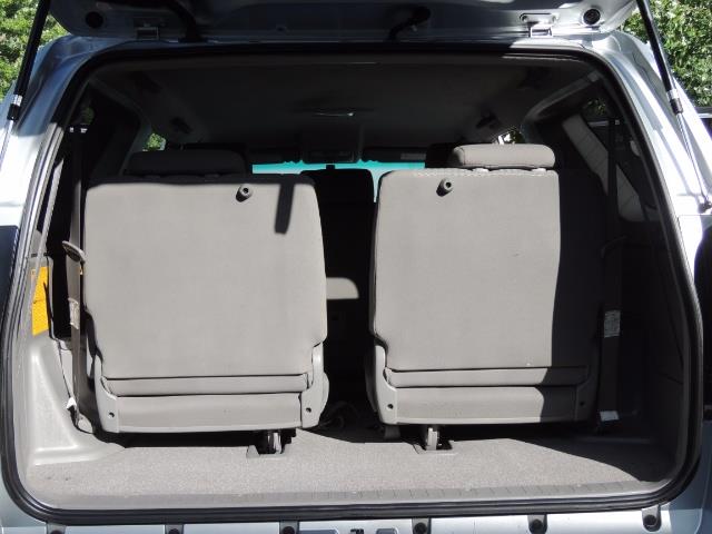 2007 Toyota 4Runner V6 4X4 / 3RD SEAT / DIFF LOCK / 1-OWNER / LIFTED - Photo 16 - Portland, OR 97217