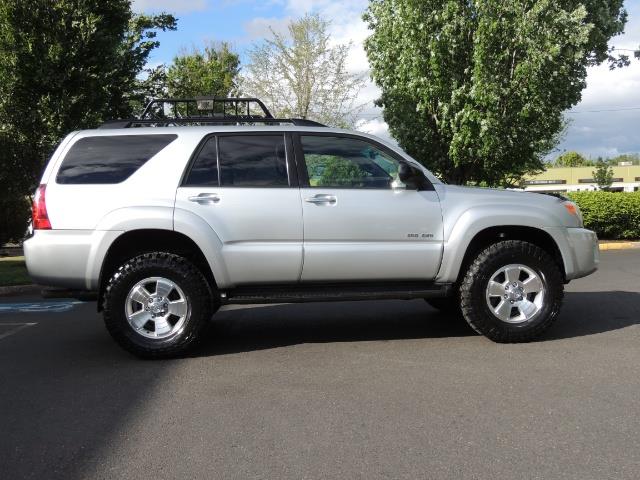 2007 Toyota 4Runner V6 4X4 / 3RD SEAT / DIFF LOCK / 1-OWNER / LIFTED - Photo 4 - Portland, OR 97217