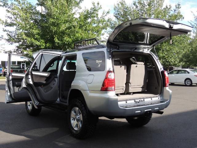 2007 Toyota 4Runner V6 4X4 / 3RD SEAT / DIFF LOCK / 1-OWNER / LIFTED - Photo 25 - Portland, OR 97217