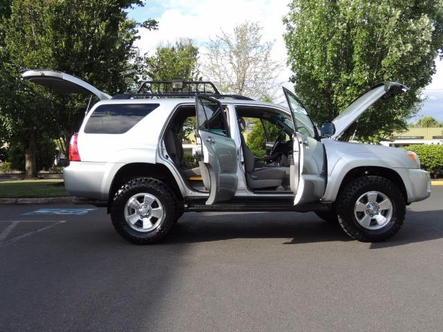 2007 Toyota 4Runner V6 4X4 / 3RD SEAT / DIFF LOCK / 1-OWNER / LIFTED - Photo 22 - Portland, OR 97217