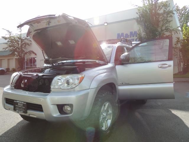 2007 Toyota 4Runner V6 4X4 / 3RD SEAT / DIFF LOCK / 1-OWNER / LIFTED - Photo 31 - Portland, OR 97217