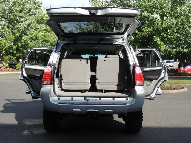 2007 Toyota 4Runner V6 4X4 / 3RD SEAT / DIFF LOCK / 1-OWNER / LIFTED - Photo 26 - Portland, OR 97217