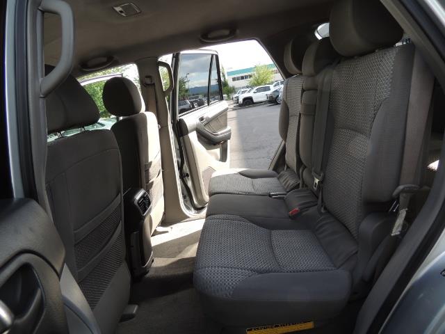 2007 Toyota 4Runner V6 4X4 / 3RD SEAT / DIFF LOCK / 1-OWNER / LIFTED - Photo 14 - Portland, OR 97217