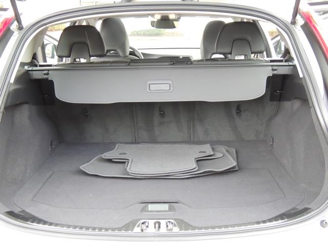 2017 Volvo V60 T5 Premier/ Leather / Heated Seats / Navigation - Photo 18 - Portland, OR 97217