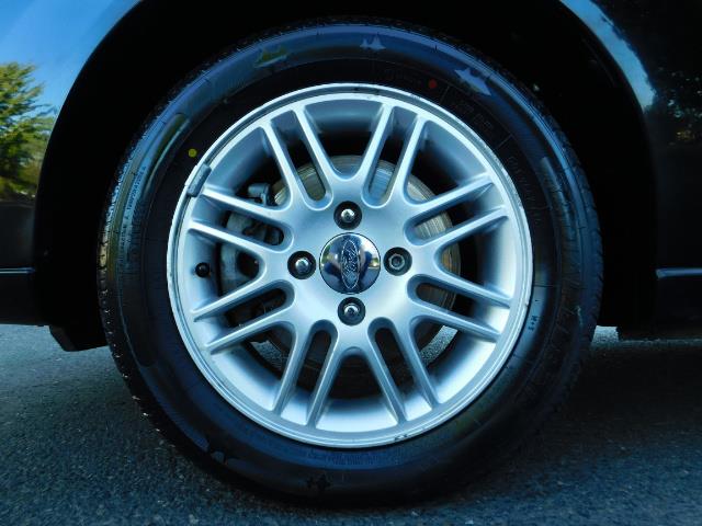 2007 Ford Focus ZX4 SE / 4Dr / Sunroof / New Tires - Photo 23 - Portland, OR 97217