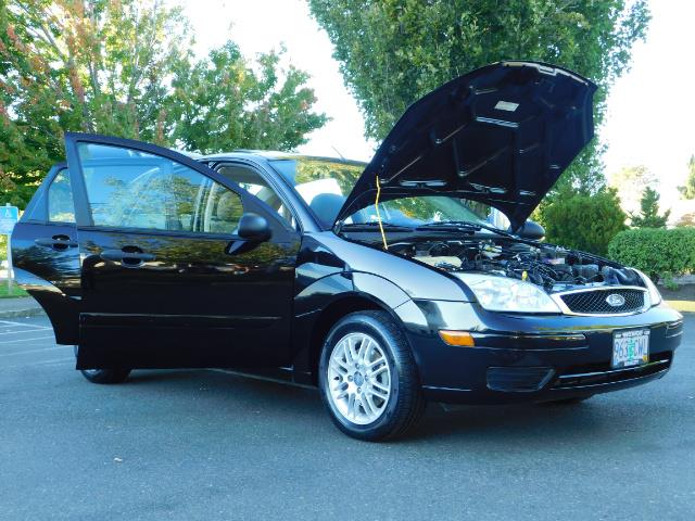 2007 Ford Focus ZX4 SE / 4Dr / Sunroof / New Tires - Photo 31 - Portland, OR 97217