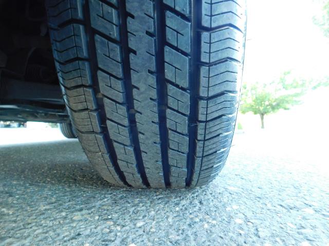 2007 Ford Focus ZX4 SE / 4Dr / Sunroof / New Tires - Photo 24 - Portland, OR 97217