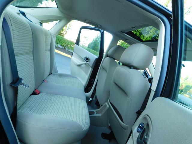 2007 Ford Focus ZX4 SE / 4Dr / Sunroof / New Tires - Photo 16 - Portland, OR 97217