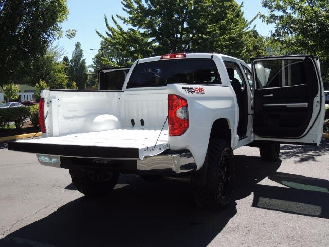 2016 Toyota Tundra SR5 / TRD OFF RD / 4X4 / 1-OWNER/ LIFTED - Photo 28 - Portland, OR 97217