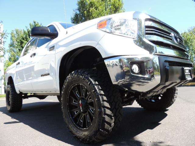 2016 Toyota Tundra SR5 / TRD OFF RD / 4X4 / 1-OWNER/ LIFTED - Photo 10 - Portland, OR 97217