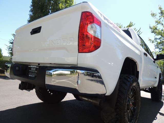 2016 Toyota Tundra SR5 / TRD OFF RD / 4X4 / 1-OWNER/ LIFTED - Photo 12 - Portland, OR 97217