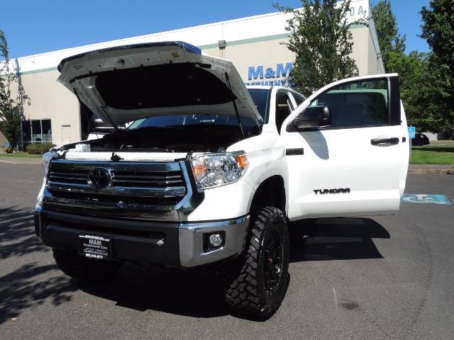 2016 Toyota Tundra SR5 / TRD OFF RD / 4X4 / 1-OWNER/ LIFTED - Photo 25 - Portland, OR 97217