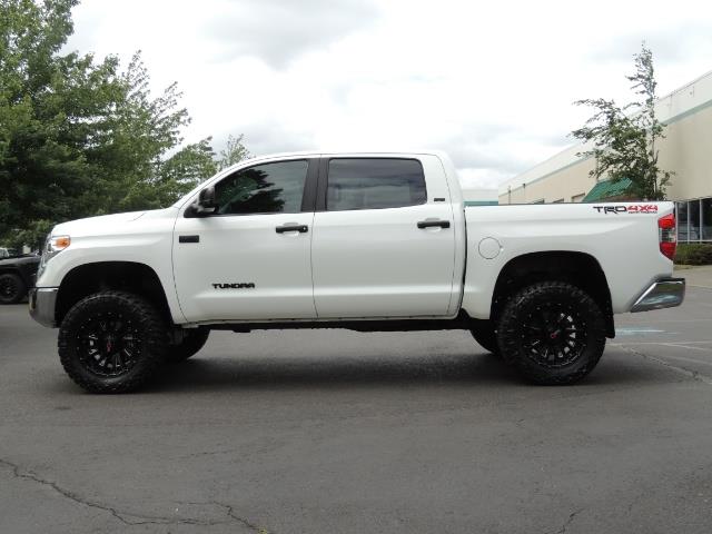 2016 Toyota Tundra SR5 / TRD OFF RD / 4X4 / 1-OWNER/ LIFTED - Photo 3 - Portland, OR 97217
