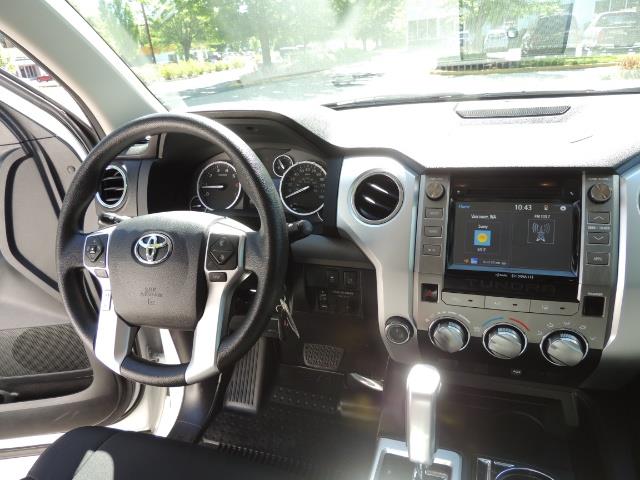 2016 Toyota Tundra SR5 / TRD OFF RD / 4X4 / 1-OWNER/ LIFTED - Photo 18 - Portland, OR 97217
