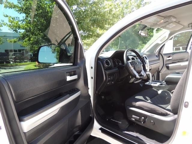 2016 Toyota Tundra SR5 / TRD OFF RD / 4X4 / 1-OWNER/ LIFTED - Photo 13 - Portland, OR 97217