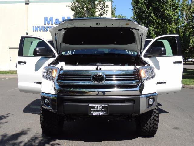 2016 Toyota Tundra SR5 / TRD OFF RD / 4X4 / 1-OWNER/ LIFTED - Photo 31 - Portland, OR 97217
