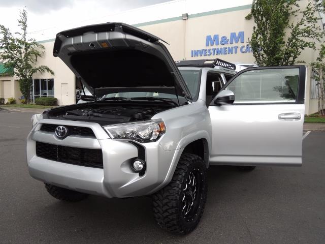 2016 Toyota 4Runner SR5 SPORT SUV 4WD V6 / 3RD SEATS REAR CAM / LIFTED - Photo 32 - Portland, OR 97217