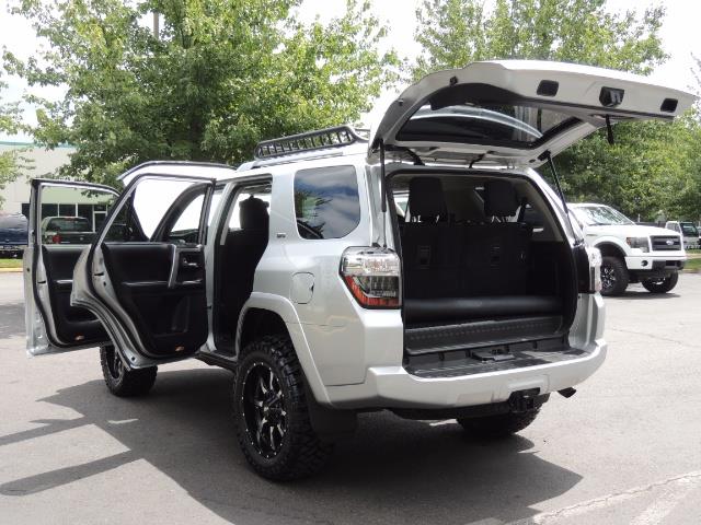 2016 Toyota 4Runner SR5 SPORT SUV 4WD V6 / 3RD SEATS REAR CAM / LIFTED - Photo 25 - Portland, OR 97217