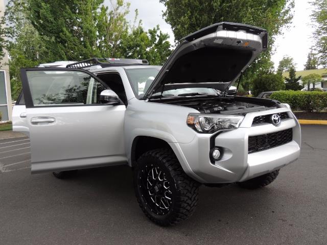 2016 Toyota 4Runner SR5 SPORT SUV 4WD V6 / 3RD SEATS REAR CAM / LIFTED - Photo 29 - Portland, OR 97217