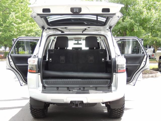 2016 Toyota 4Runner SR5 SPORT SUV 4WD V6 / 3RD SEATS REAR CAM / LIFTED - Photo 26 - Portland, OR 97217