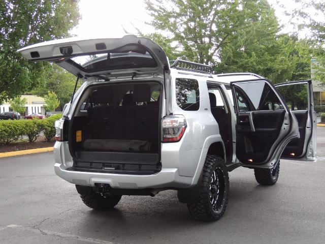 2016 Toyota 4Runner SR5 SPORT SUV 4WD V6 / 3RD SEATS REAR CAM / LIFTED - Photo 28 - Portland, OR 97217