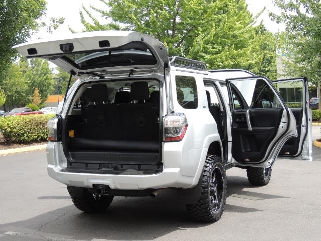 2016 Toyota 4Runner SR5 SPORT SUV 4WD V6 / 3RD SEATS REAR CAM / LIFTED - Photo 27 - Portland, OR 97217