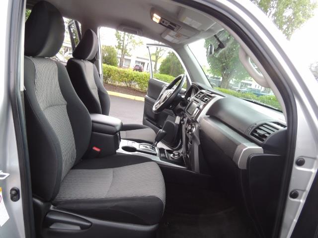 2016 Toyota 4Runner SR5 SPORT SUV 4WD V6 / 3RD SEATS REAR CAM / LIFTED - Photo 17 - Portland, OR 97217