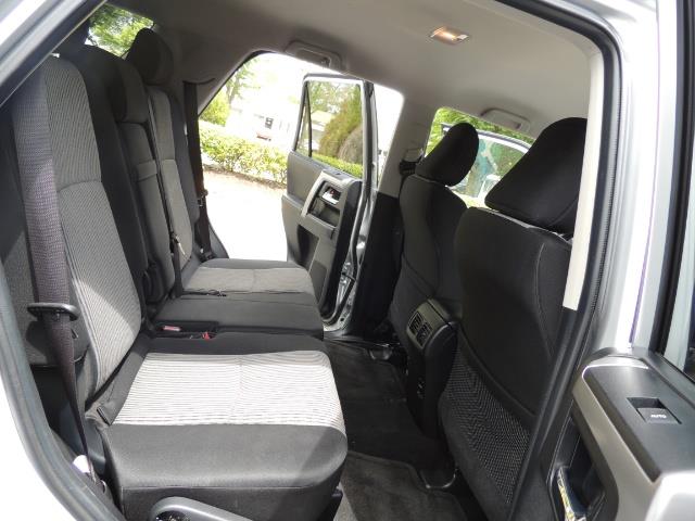 2016 Toyota 4Runner SR5 SPORT SUV 4WD V6 / 3RD SEATS REAR CAM / LIFTED - Photo 17 - Portland, OR 97217