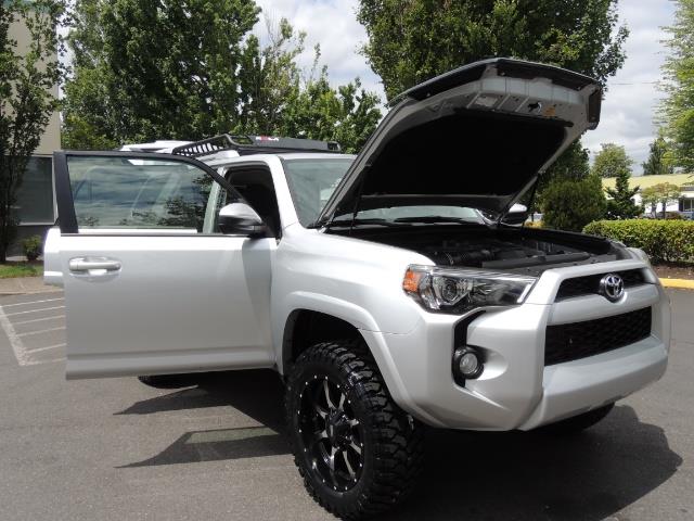 2016 Toyota 4Runner SR5 SPORT SUV 4WD V6 / 3RD SEATS REAR CAM / LIFTED - Photo 28 - Portland, OR 97217