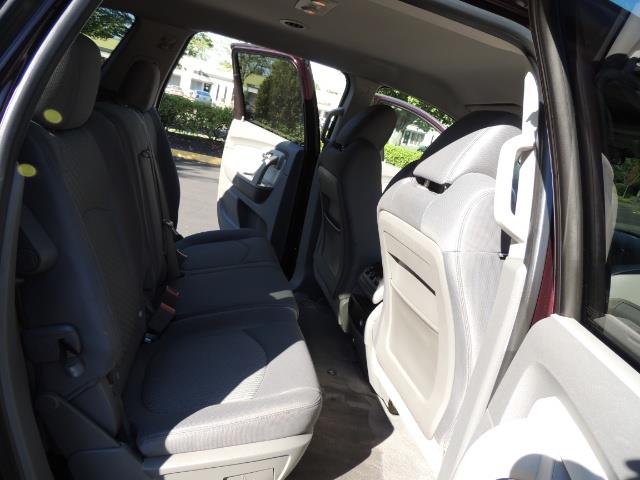 2010 Chevrolet Traverse LT ALL Wheel Drive / 8-seater / ONLY 67,000 MILES - Photo 17 - Portland, OR 97217