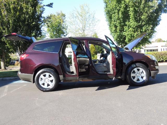 2010 Chevrolet Traverse LT ALL Wheel Drive / 8-seater / ONLY 67,000 MILES - Photo 23 - Portland, OR 97217