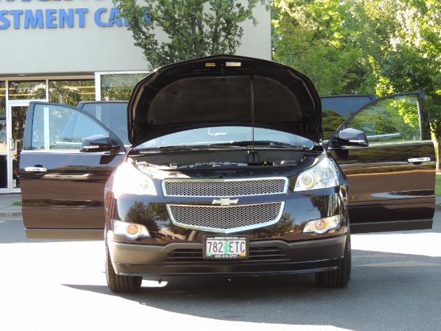 2010 Chevrolet Traverse LT ALL Wheel Drive / 8-seater / ONLY 67,000 MILES - Photo 29 - Portland, OR 97217