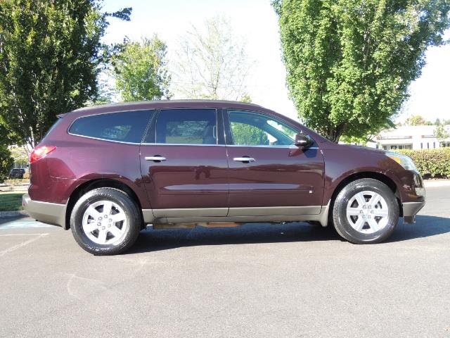 2010 Chevrolet Traverse LT ALL Wheel Drive / 8-seater / ONLY 67,000 MILES - Photo 4 - Portland, OR 97217
