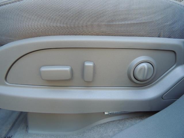 2010 Chevrolet Traverse LT ALL Wheel Drive / 8-seater / ONLY 67,000 MILES - Photo 31 - Portland, OR 97217