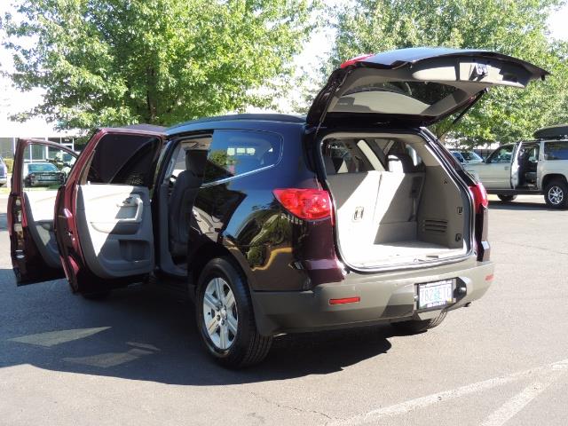 2010 Chevrolet Traverse LT ALL Wheel Drive / 8-seater / ONLY 67,000 MILES - Photo 25 - Portland, OR 97217