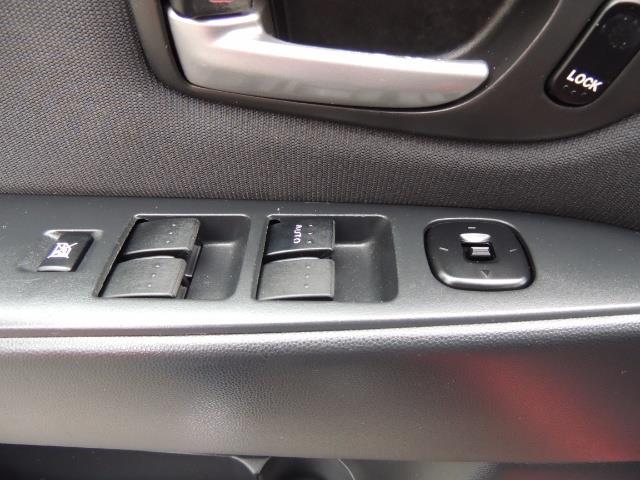 2005 Mazda Mazda3 SP23 Special Edition / Wagon/ 5-SPEED / Sunroof - Photo 34 - Portland, OR 97217