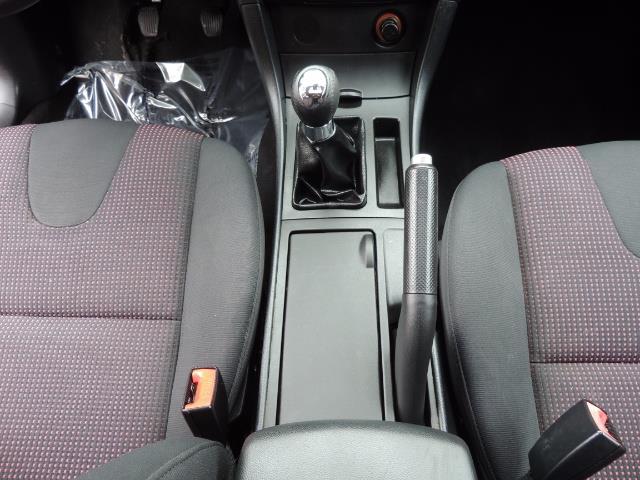 2005 Mazda Mazda3 SP23 Special Edition / Wagon/ 5-SPEED / Sunroof - Photo 21 - Portland, OR 97217